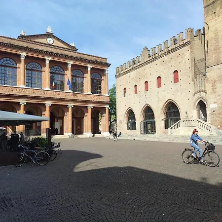 In Piazza Cavour Centro Storico ريميني