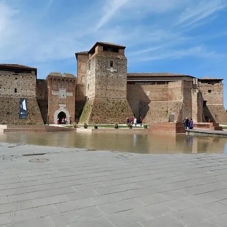 In Piazza Cavour Centro Storico