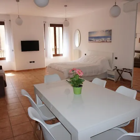 In Piazza Cavour Centro Storico דירה רימיני