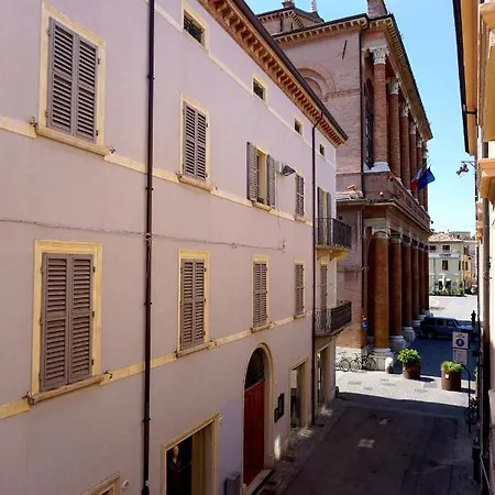 In Piazza Cavour Centro Storico *