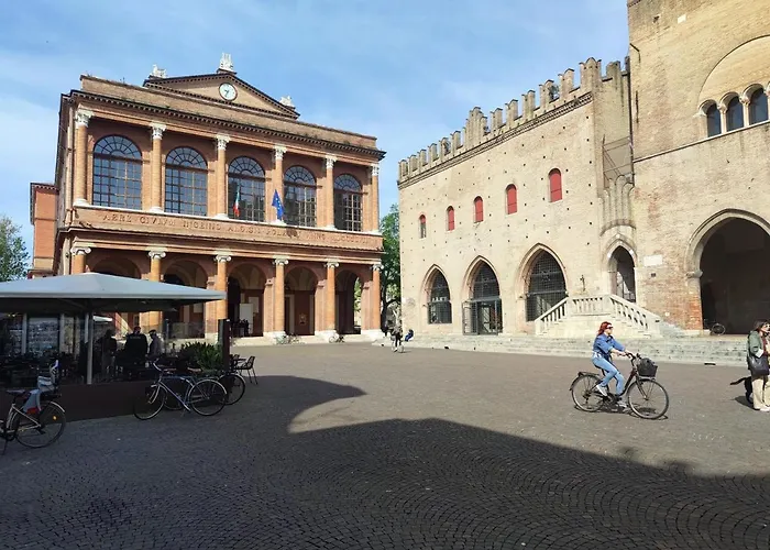 In Piazza Cavour Centro Storico ريميني