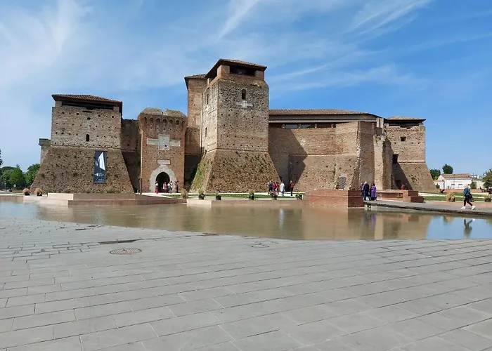 In Piazza Cavour Centro Storico