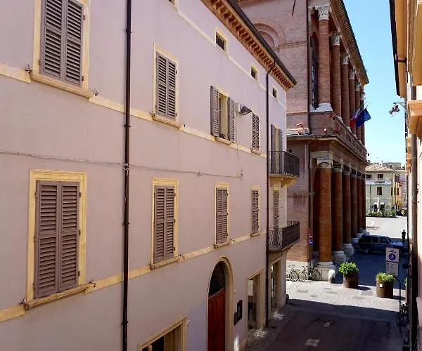 In Piazza Cavour Centro Storico *