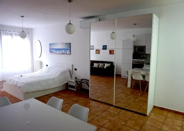 In Piazza Cavour Centro Storico *